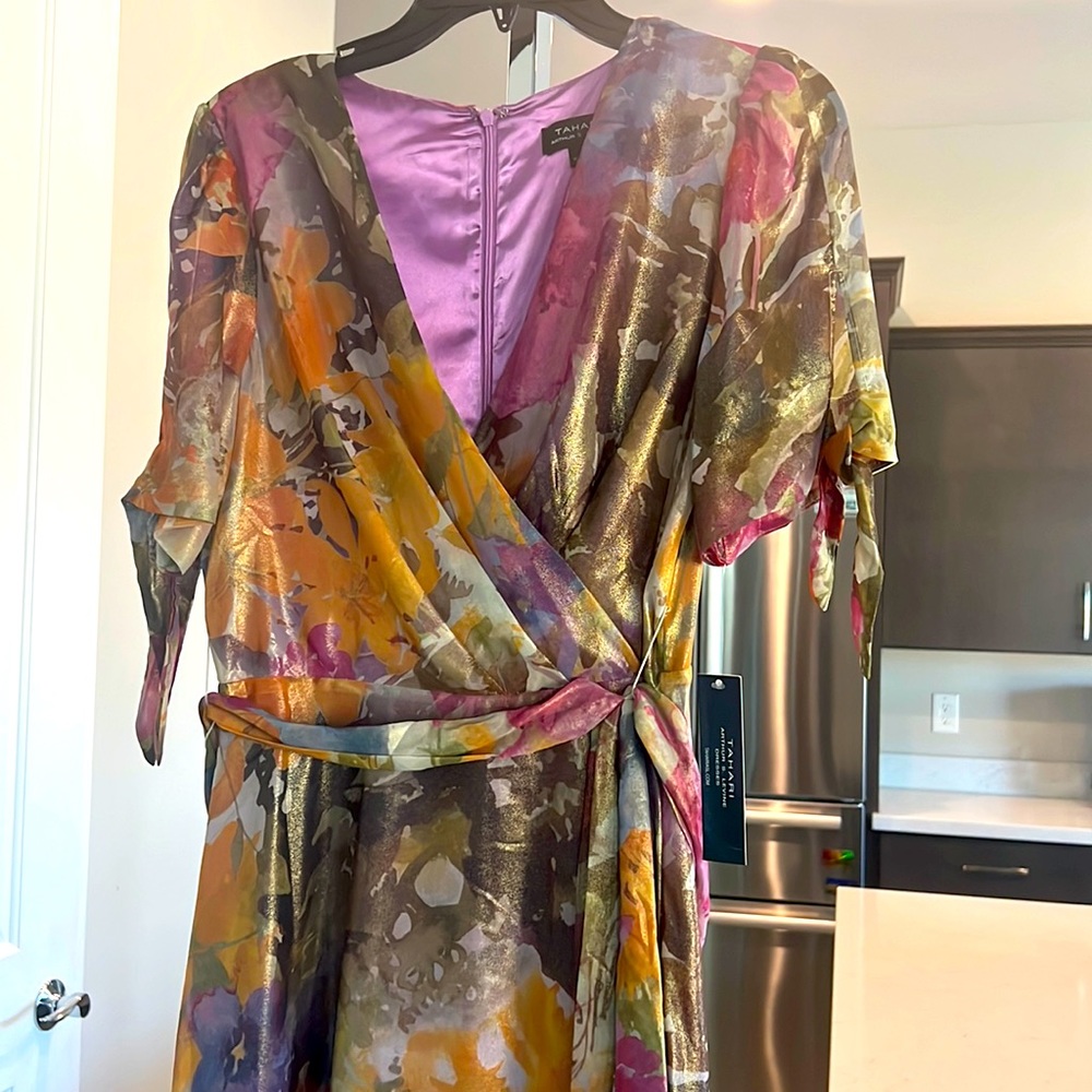 Brand::Tahari, style: Wild Aster Garden. Brand New.